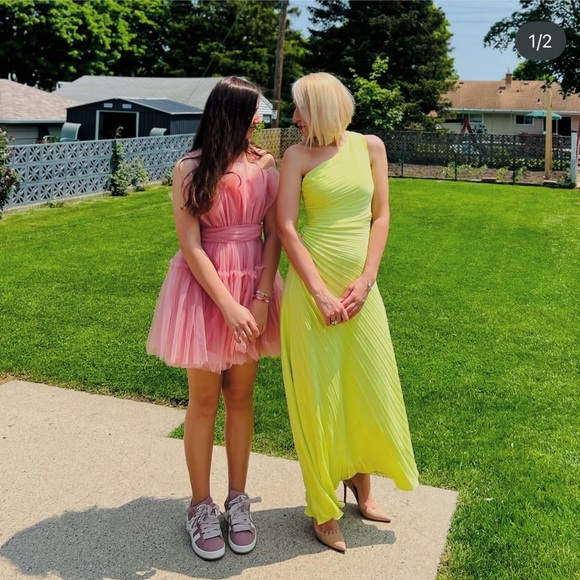 BCBGMaxAzria Dresses & Skirts - Acacia One Shoulder Satin Gown color :
Sunny Lime